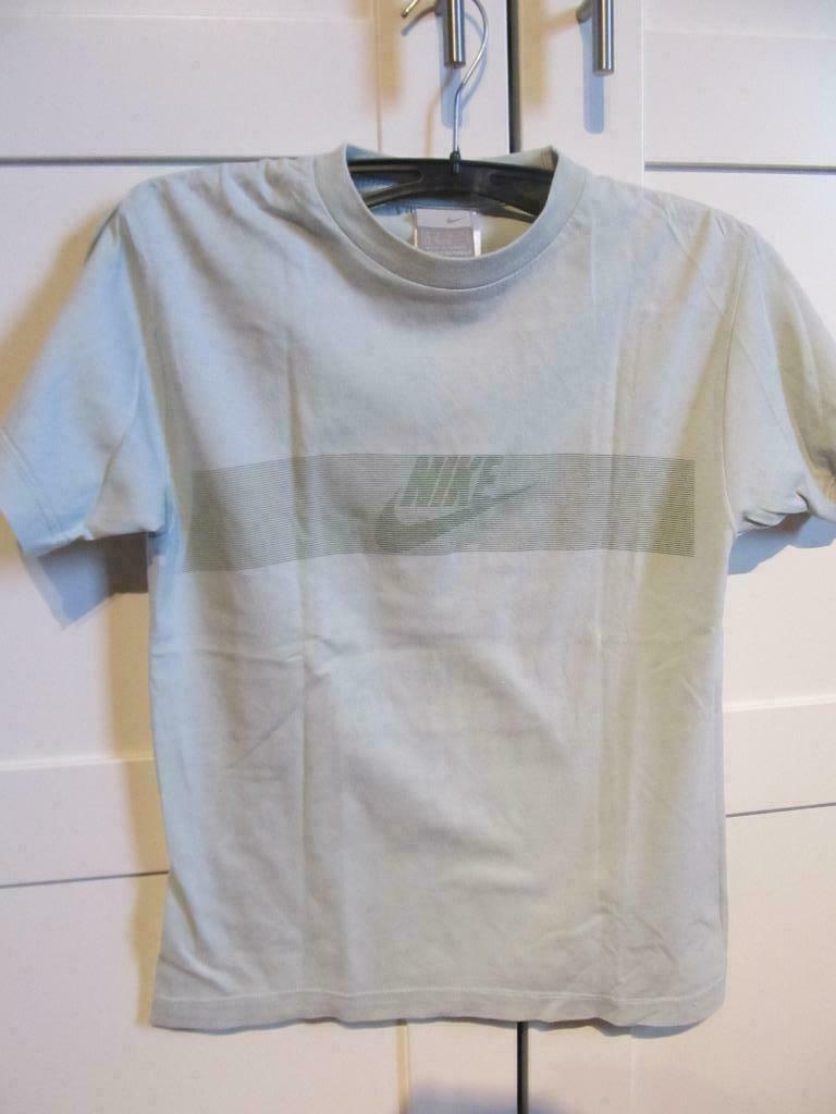3 T-shirts Maat 128 korte mouw Nike, Umbro, Enlèvement ou Envoi, Utilisé, Garçon, Chemise ou À manches longues