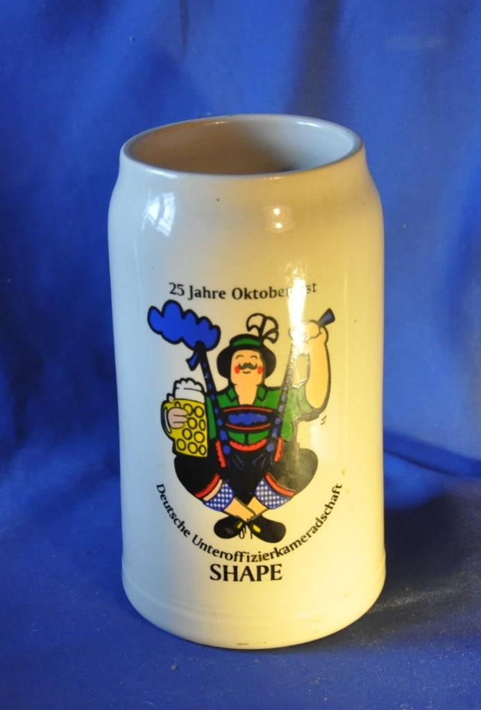 chope en gres 1 litre 25eme fête de la bière shape, Enlèvement ou Envoi, Comme neuf, Chope(s), Autres marques