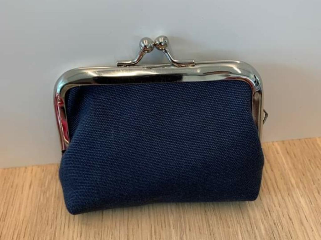 Portemonneetje donkerblauw, Enfants & Bébés, Cadeaux d'accouchement & Assiettes de naissance, Enlèvement ou Envoi, Neuf, Cadeau d'accouchement