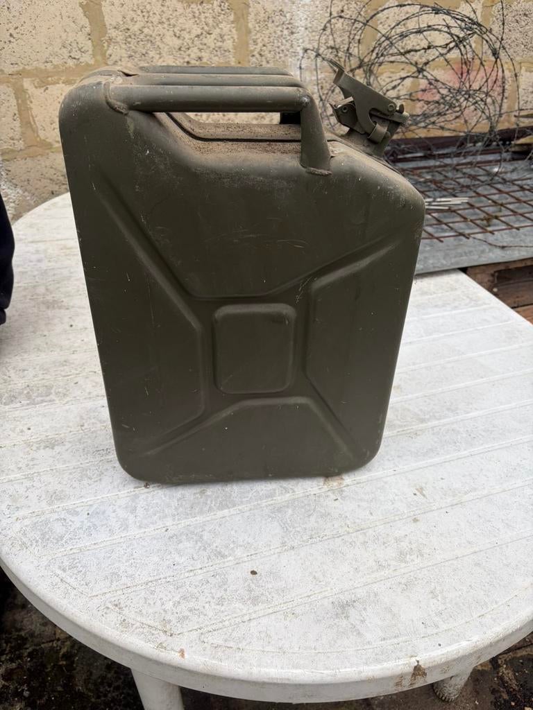 Jerrycan de l armée 20L, Ophalen