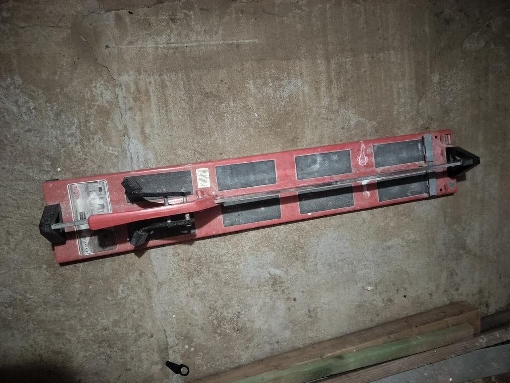 Tegelsnijder, Enlèvement