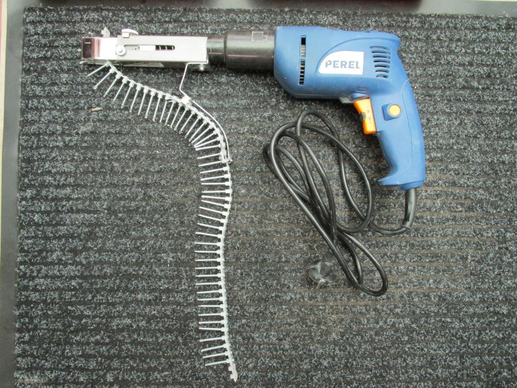 VISSEUSE AUTOMATIQUE, 400 à 600 watts, Enlèvement, Utilisé, Vitesse variable