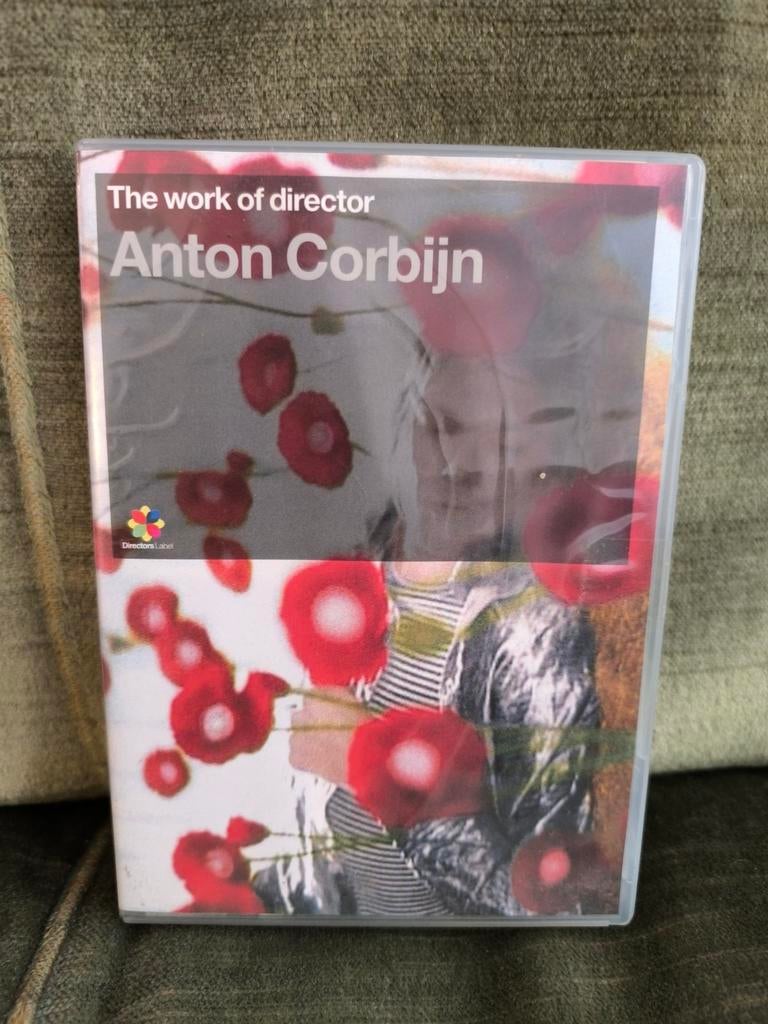 The work of director Anton Corbijn, Enlèvement, Comme neuf, Musique et Concerts