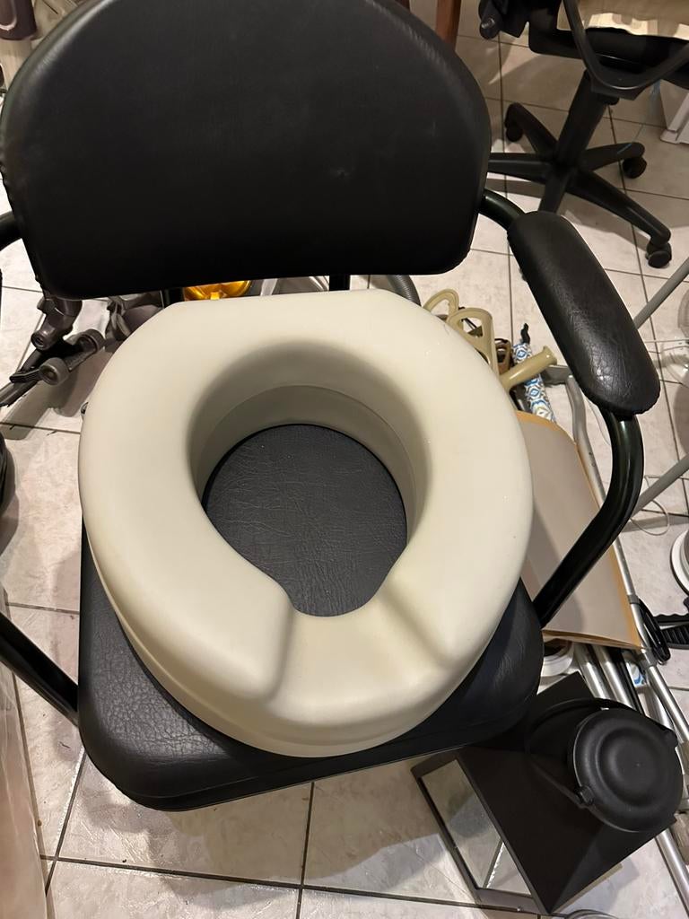 Wc bril verhoger (moet dringend weg), Diversen, Verpleegmiddelen, Ophalen, Zo goed als nieuw