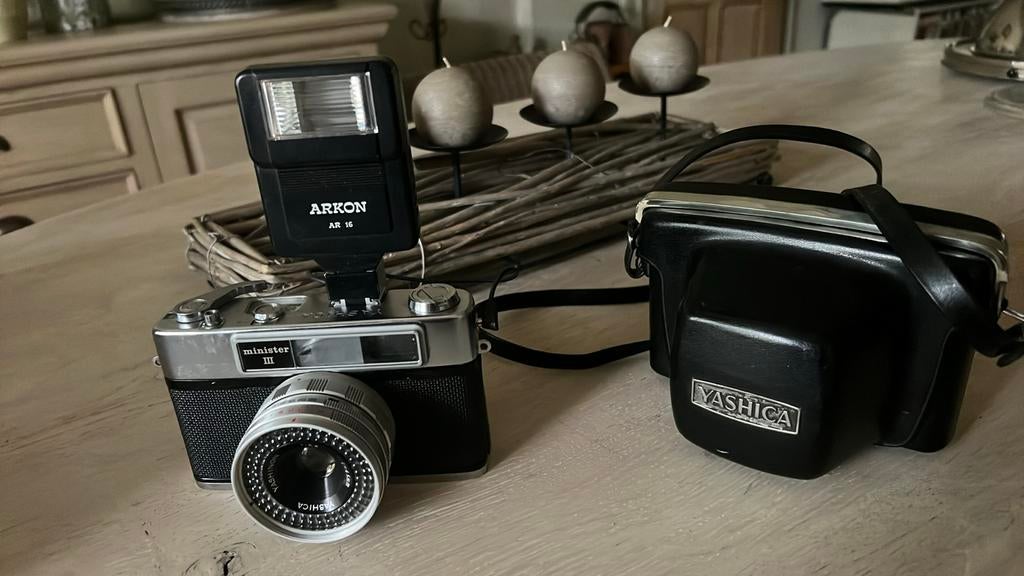 Yashica minister 3 met flits en leder houder, Audio, Tv en Foto, Ophalen of Verzenden