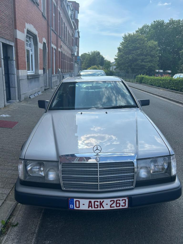 oldtimer Mercedes-Benz 300CE-W24 Coupé, Auto's, Mercedes-Benz, Blauw, Leder, Elektrische ramen, 5 zetels