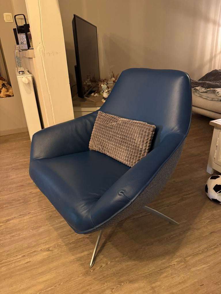 Draaifauteuil Montel Charles low in leder, Huis en Inrichting, Fauteuils, Zo goed als nieuw, Stof, Ophalen
