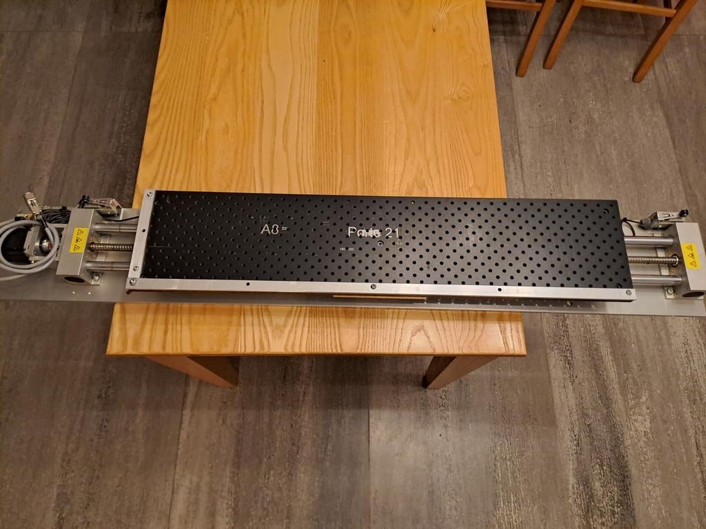 TABLE CNC vis à bille 900mm etcontrôleur d'axe ISEL, Enlèvement, Comme neuf
