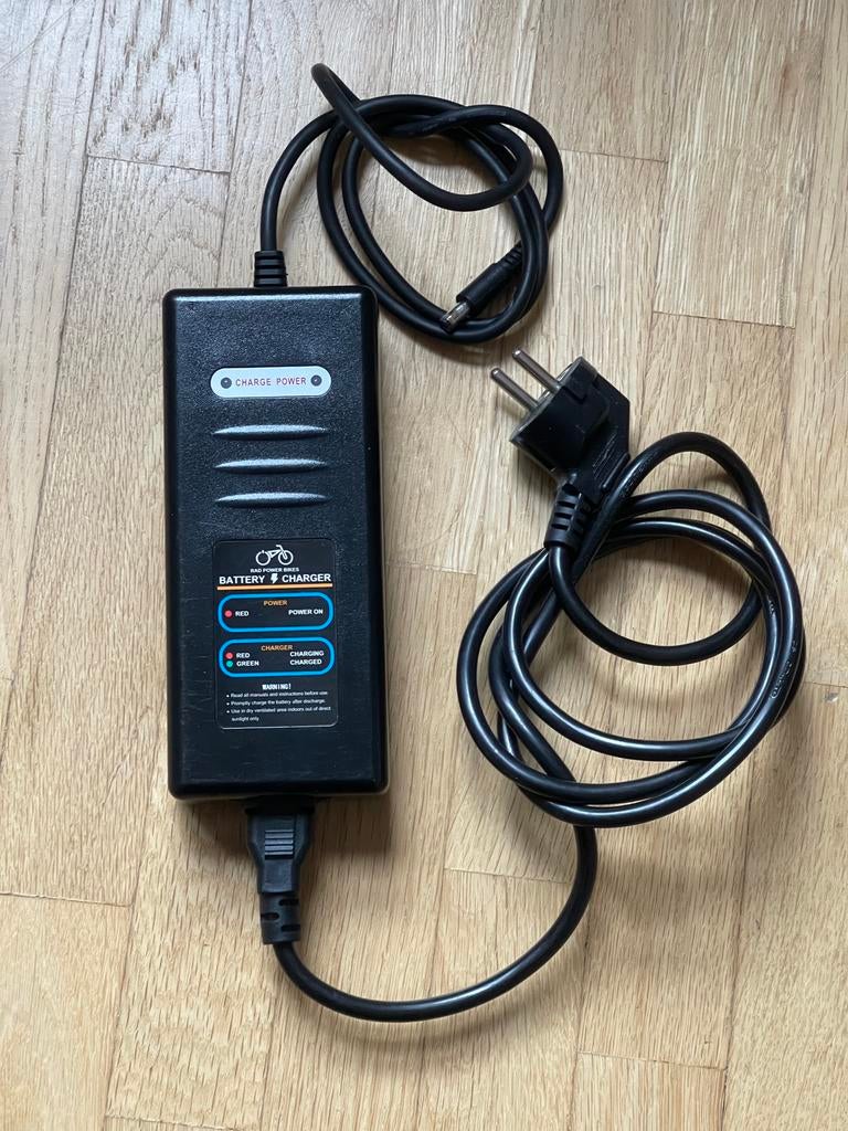 Chargeur batterie RAD Power, Enlèvement, Utilisé