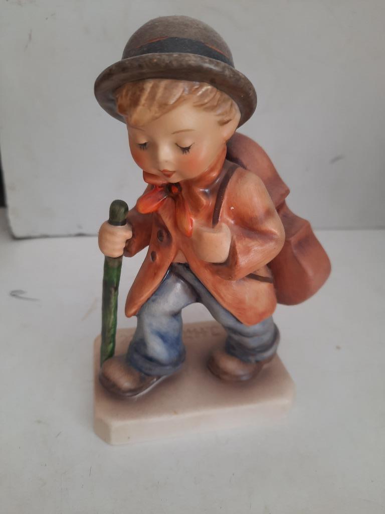 Belle statue en porcelaine, gobelet, Enlèvement