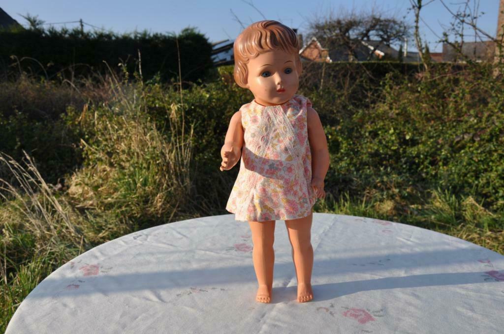 poupee ancienne avec robe fleurie, Antiquités & Art, Enlèvement ou Envoi