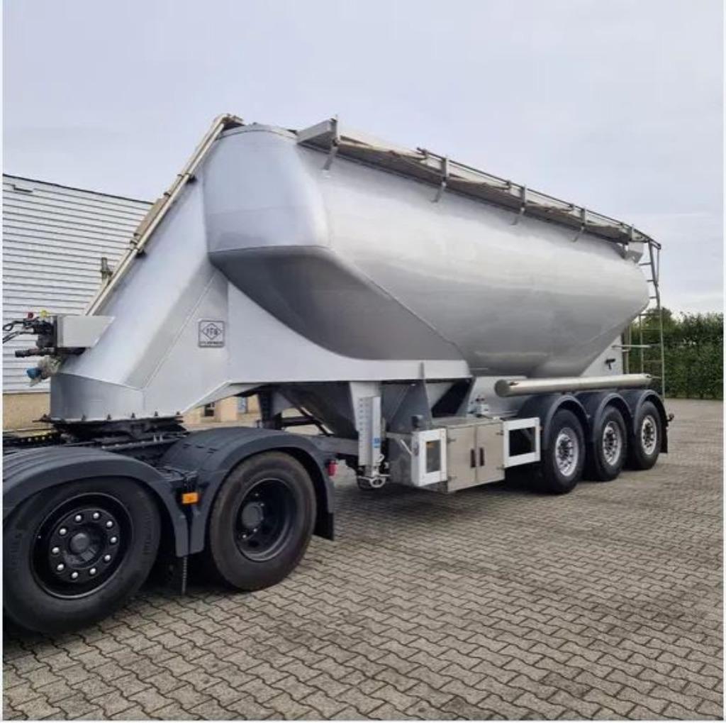 Zelfstandig chauffeur (eigen trekker, met hydraulic of PTO), Vanaf 3 jaar