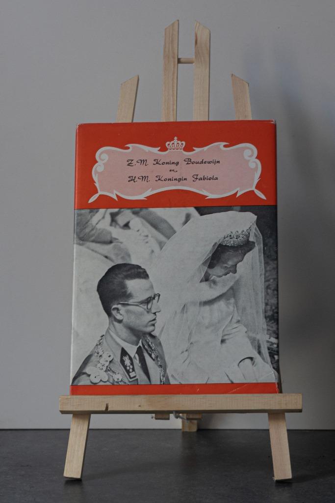 Boek Z.M Koning boudewijn en H.M. Koninging Fabiola, Verzamelen, Ophalen of Verzenden