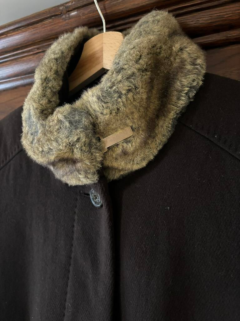 Donkerbruine mantel met faux fur van River Woods in maat 42, Kleding | Dames, Ophalen of Verzenden, Zo goed als nieuw, Maat 42/44 (L)