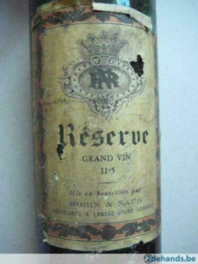 oude wijnfles met kapotte kurk : lekt Réserve grand vin, Ophalen, Gebruikt, Rode wijn