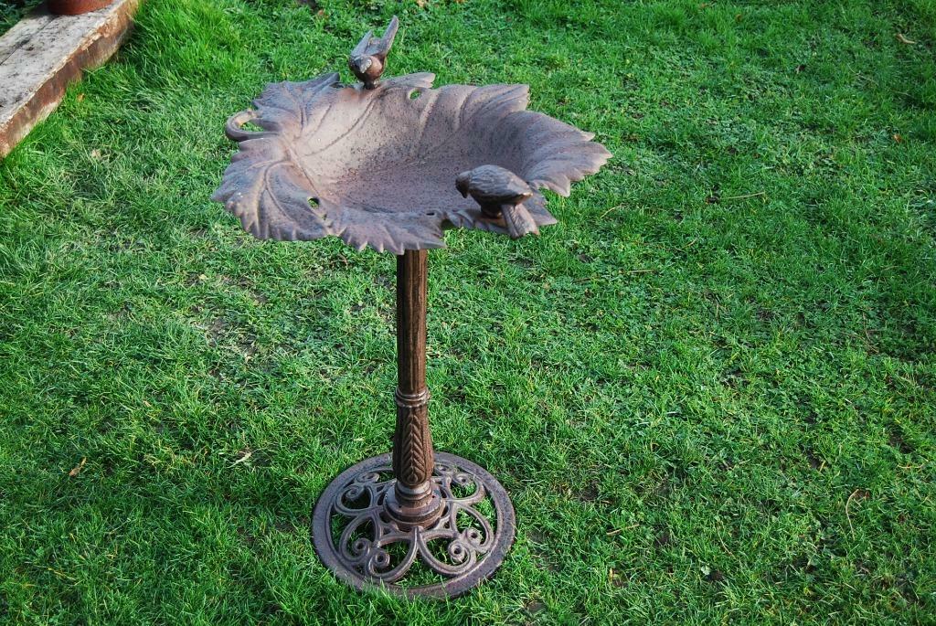 Gepatineerd gietijzeren vogelbad op ronde voet, Ophalen, Nieuw