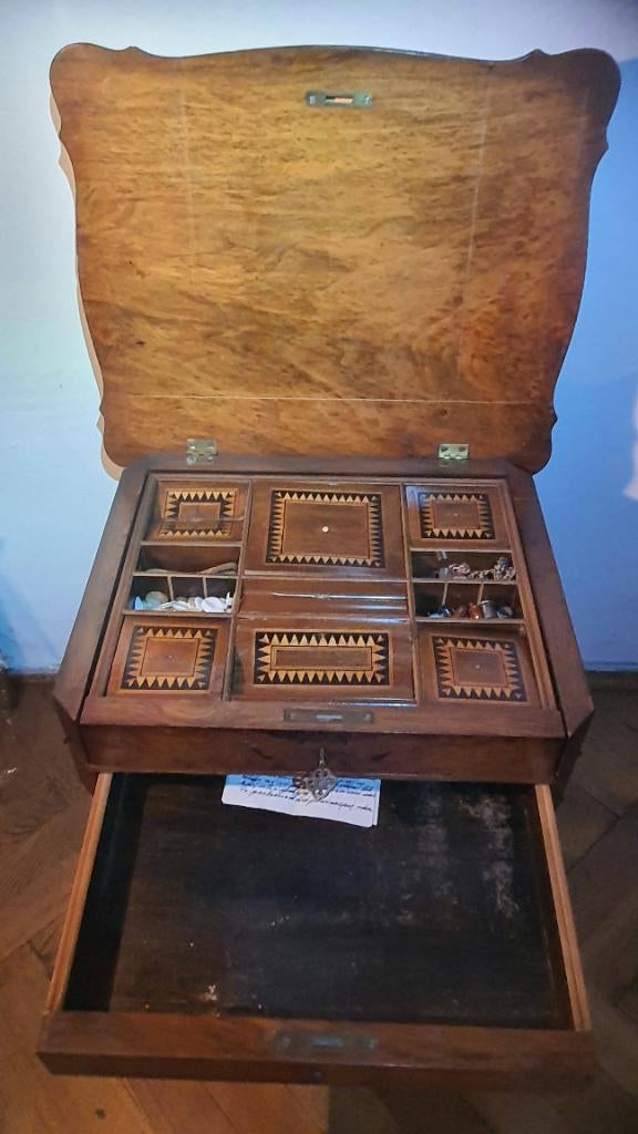 Table travailleuse Biedermeier XIXe, Enlèvement