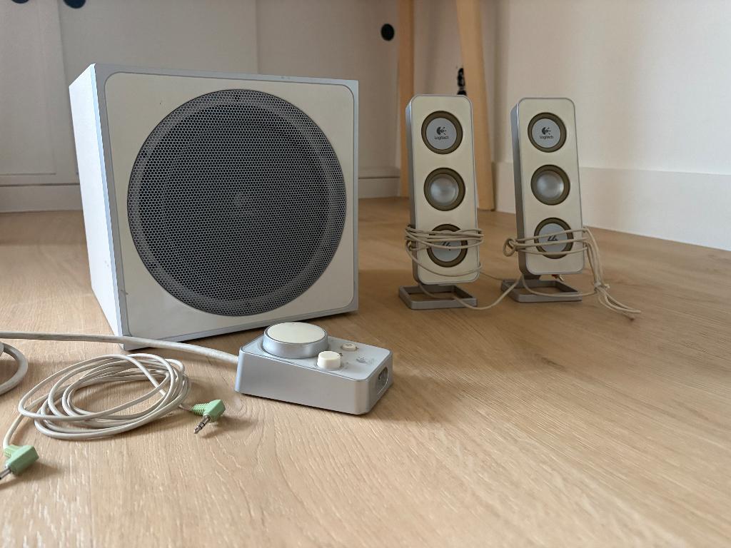 Logitech box & speakers, Audio, Tv en Foto, Ophalen of Verzenden, Gebruikt, Overige merken