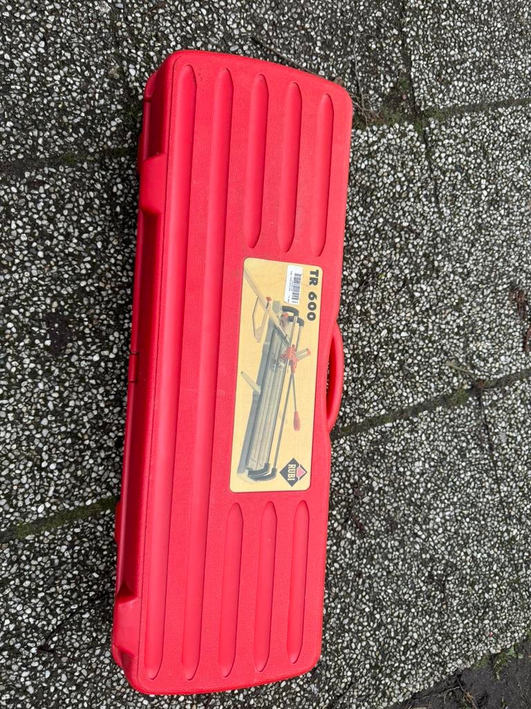 Tegelsnijder te huur, Ophalen, Zo goed als nieuw