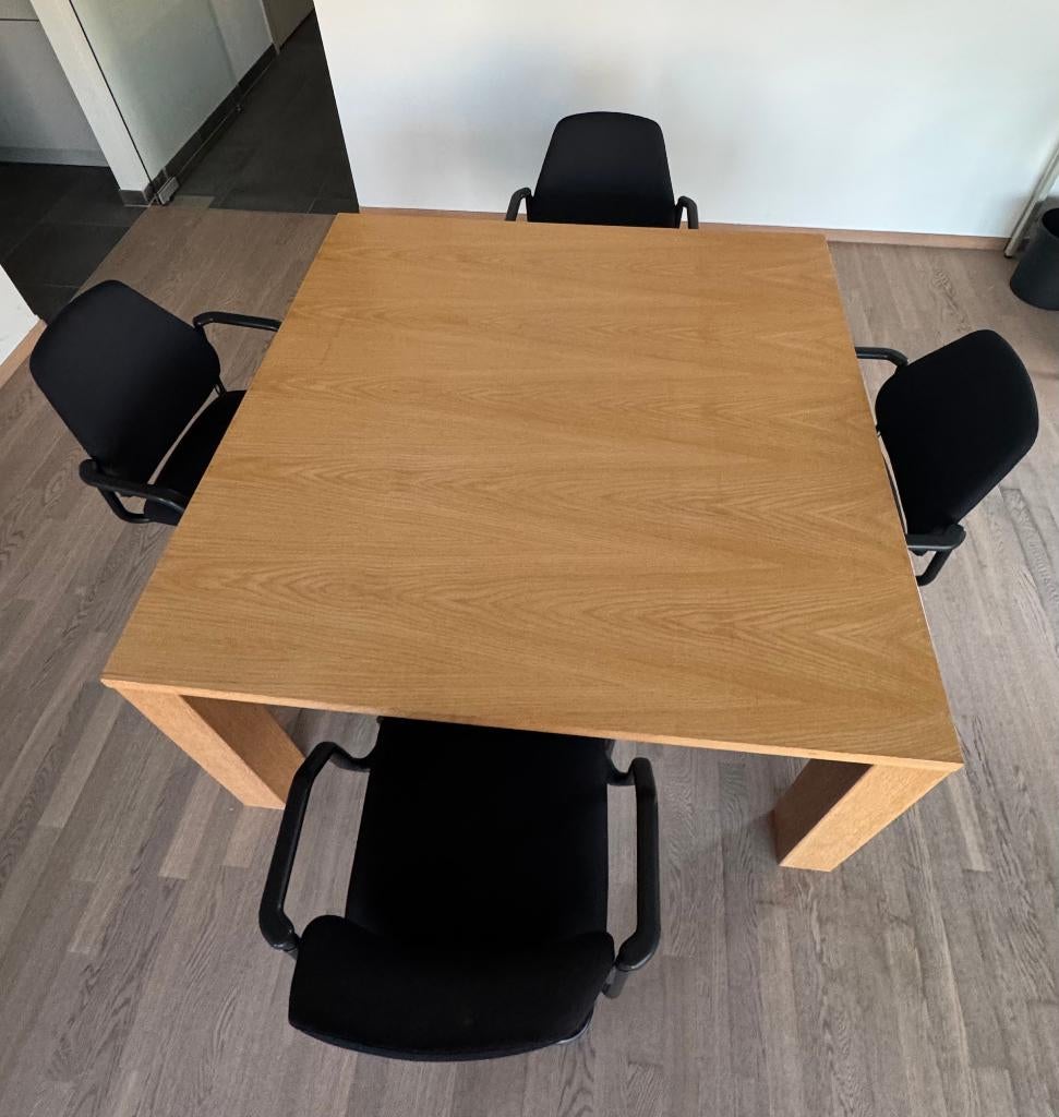 Grote vierkante houten tafel 1,4 x 1,4 m met 4 stoelen, Ophalen, Gebruikt