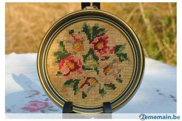 petit cadre mural rond en métal avec tapisserie fleur, Enlèvement ou Envoi, Utilisé