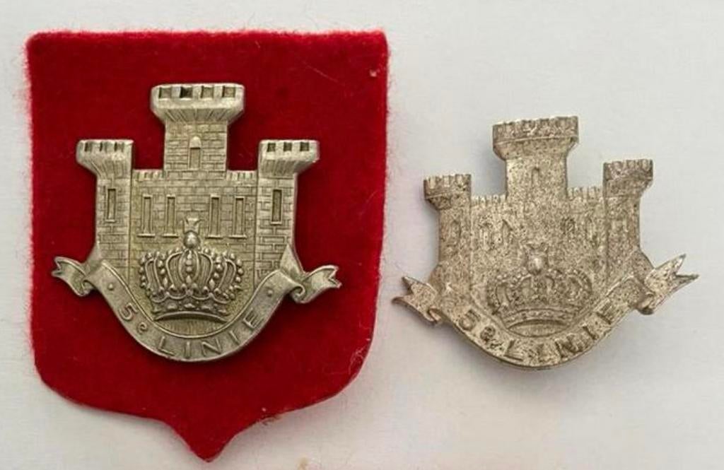 Oude beret emblemen 5de linie ( oogjes ), Verzamelen, Verzenden, Landmacht, Embleem of Badge