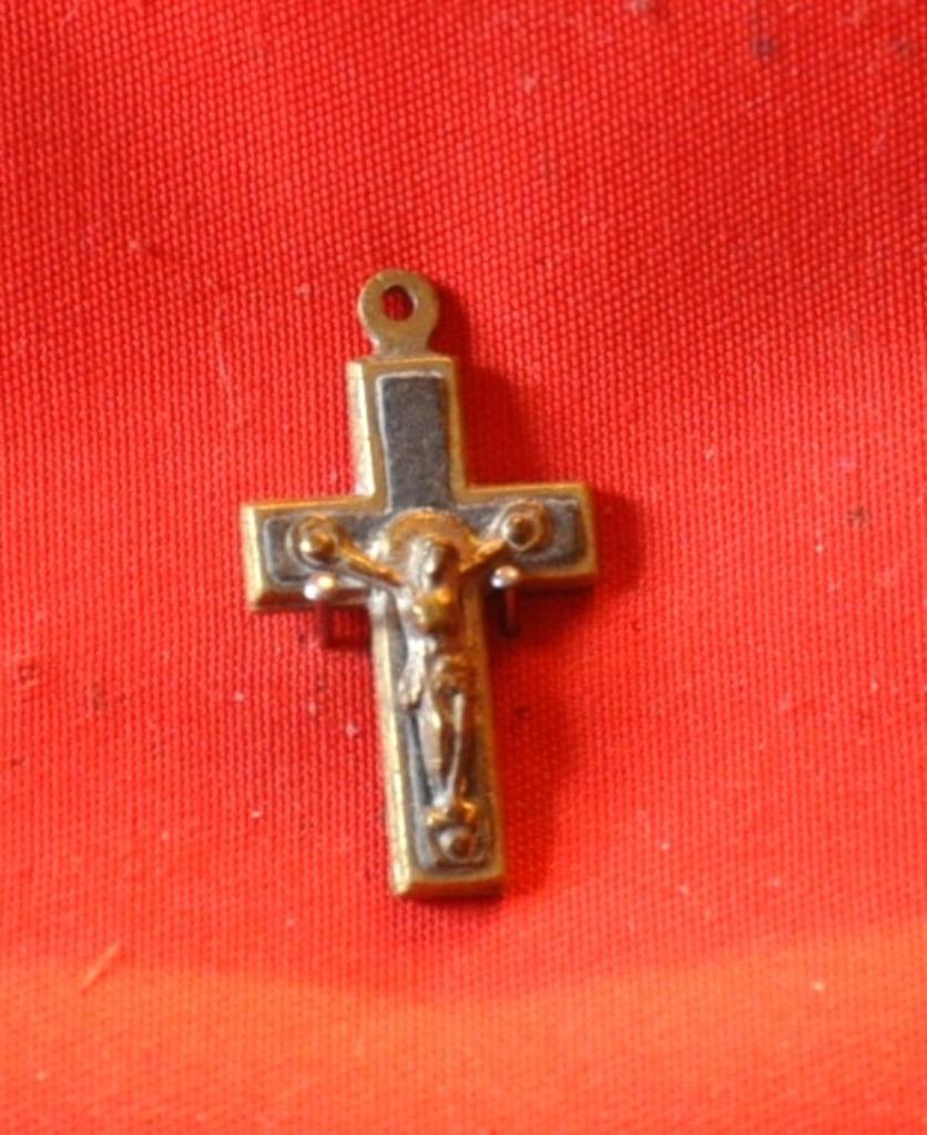 pendentif croix de cou chretienne (3), Enlèvement ou Envoi, Utilisé, Autres matériaux