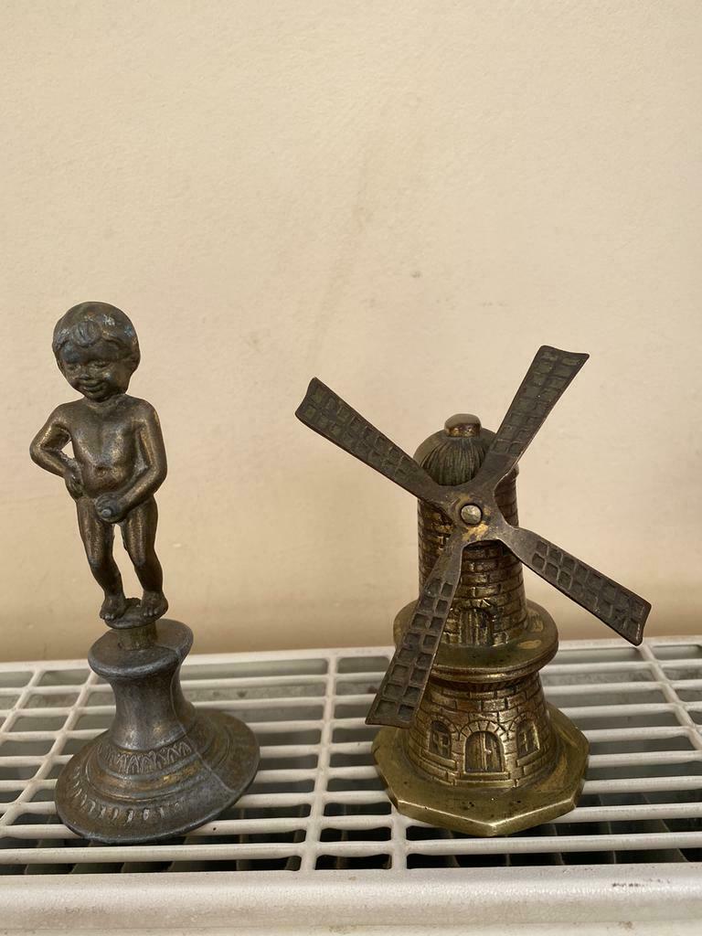 Très jolie ancienne paire cloche m’anneken pis et moulin