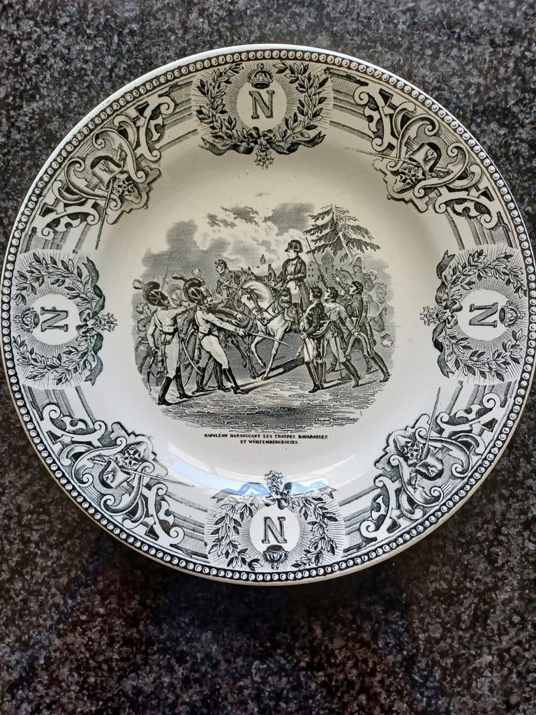 Assiette ancienne BOCH 1920 Napoléon 23 cm, Antiquités & Art, Enlèvement ou Envoi
