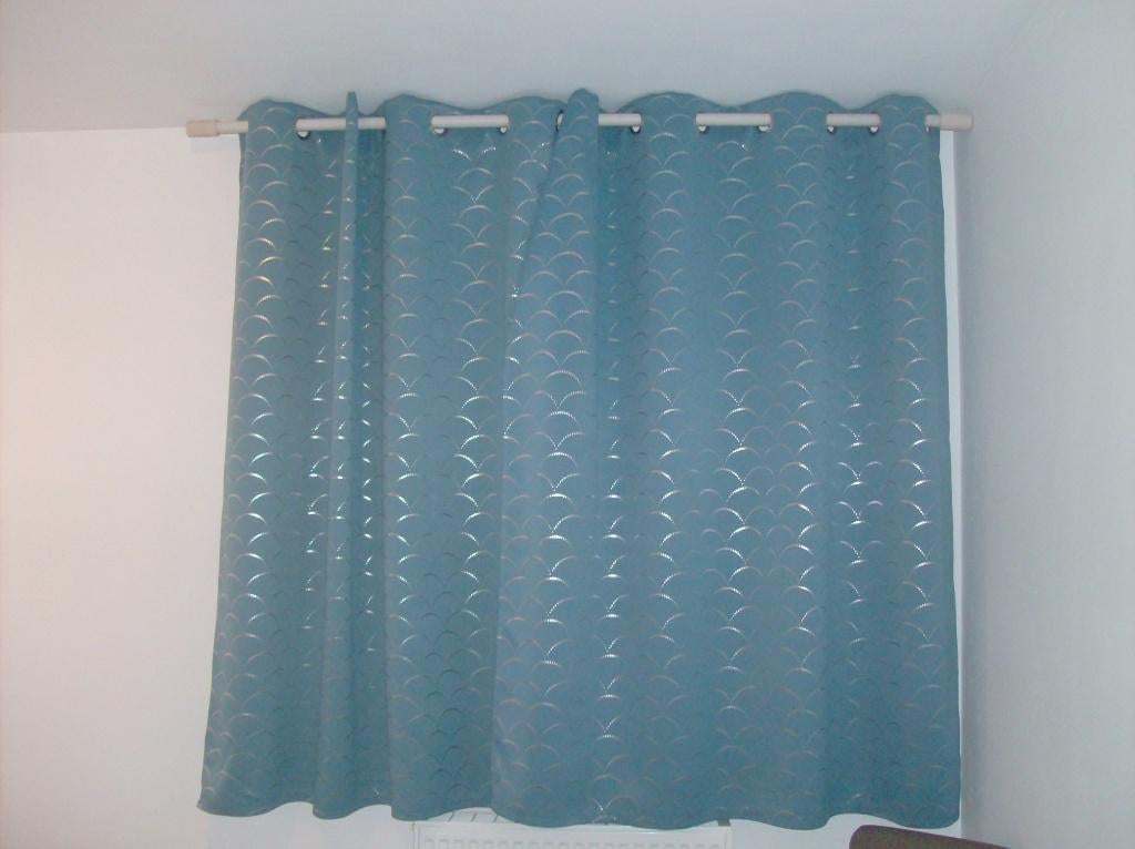 Verduisterende draperies voor 2 ramen met houten roedes, Ophalen, Zo goed als nieuw