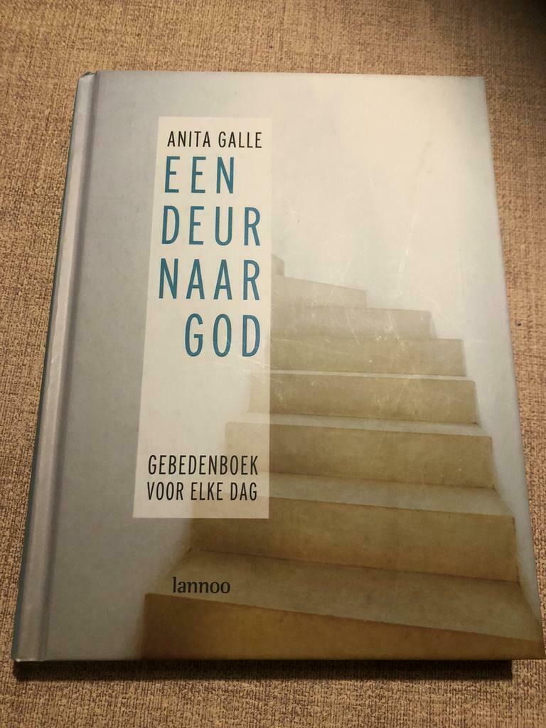 Een deur naar God - gebedenboek voor elke dag, Boeken, Christendom | Katholiek, Ophalen of Verzenden, Zo goed als nieuw, Anita Galle