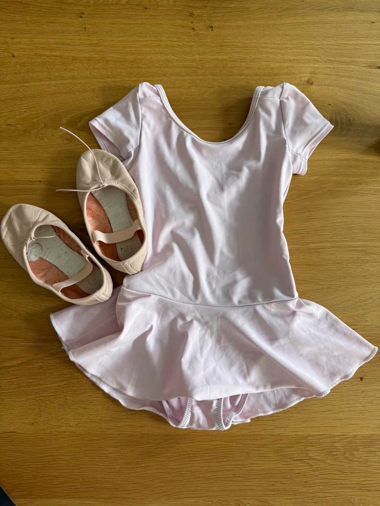 Danse: Tunique justaucorps 4 ans + chaussons pointure 28, Sports & Fitness, Enlèvement ou Envoi, Utilisé