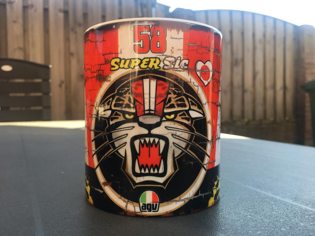 Marco Simoncelli Helmet mok MotoGP Super Sic Vintage olie, Enlèvement ou Envoi, Neuf, Motos