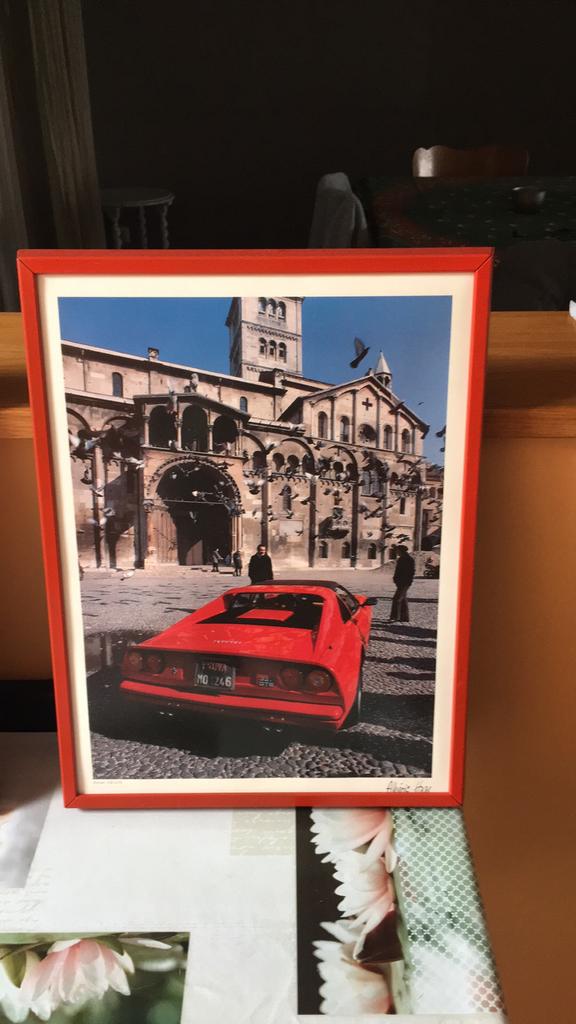 Ferrari poster, Enlèvement