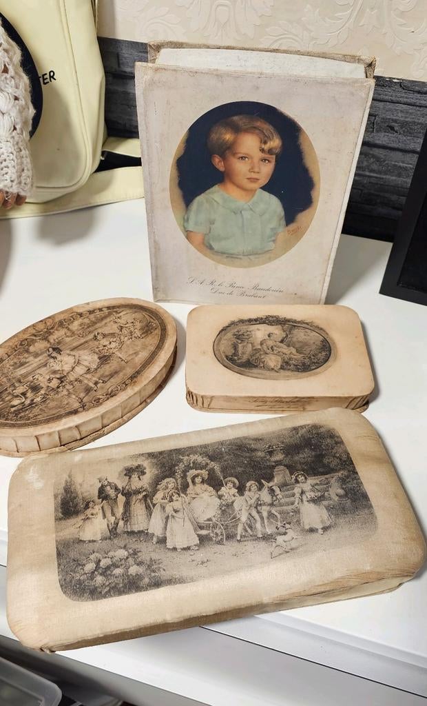 Oude kavels: dozen van zijde en papier, Ophalen of Verzenden