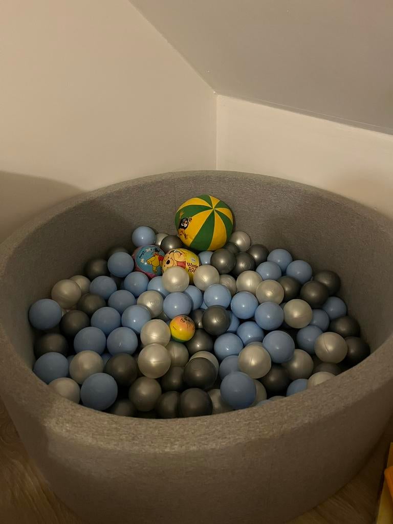 Piscine à balles enfant – très bon état, Kinderen en Baby's, Speelgoed | Babyspeelgoed, Zo goed als nieuw, Ophalen