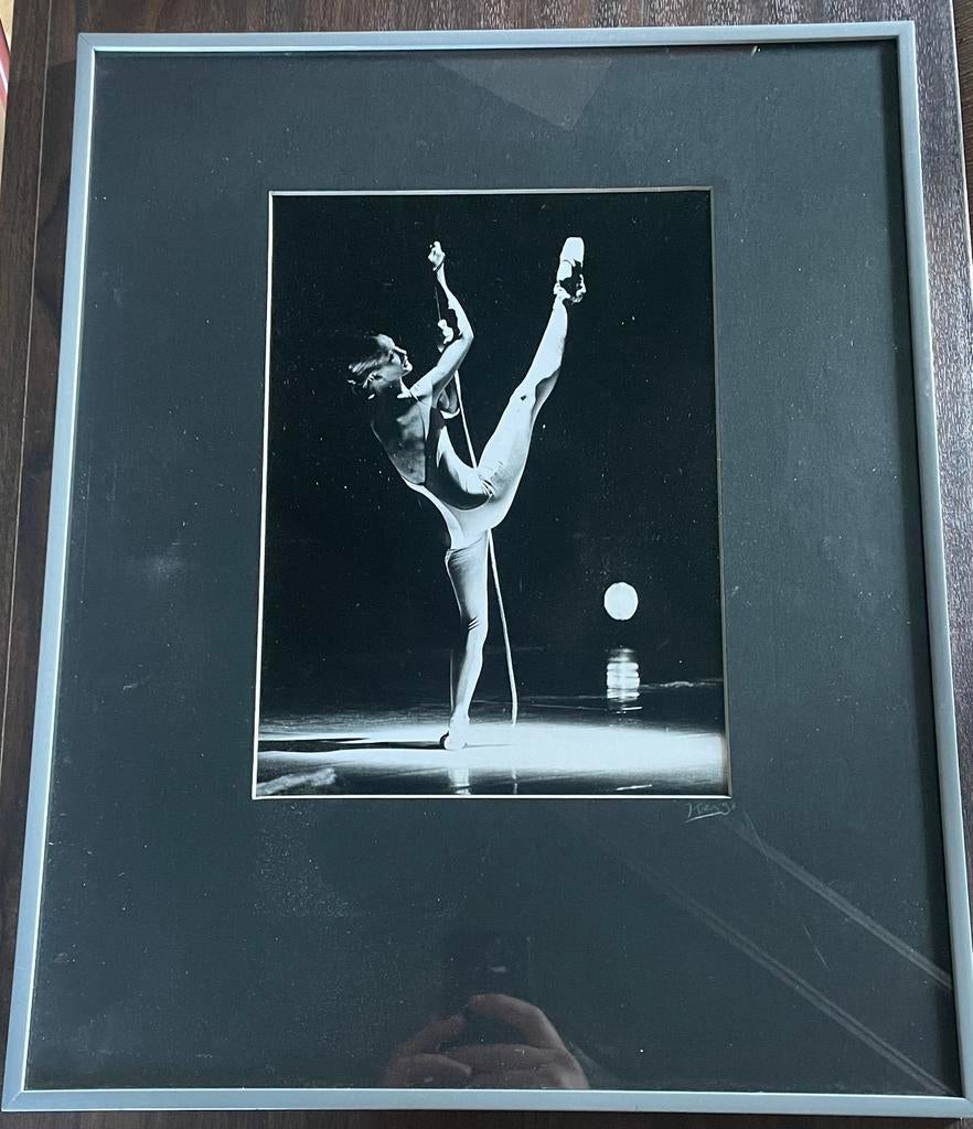 Zwart wit kunstfoto ballet koen 93 gesigneerd, Antiek en Kunst, Kunst | Tekeningen en Fotografie, Ophalen