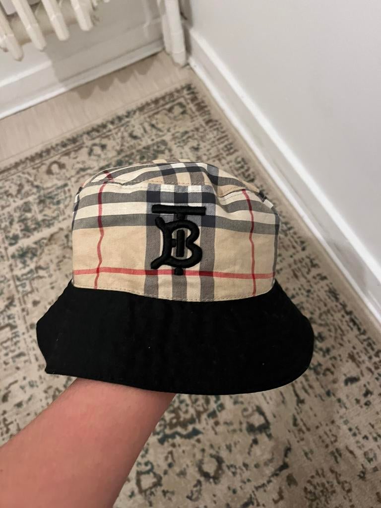 Je vend ce bob BURBERRY, Enlèvement ou Envoi, Comme neuf