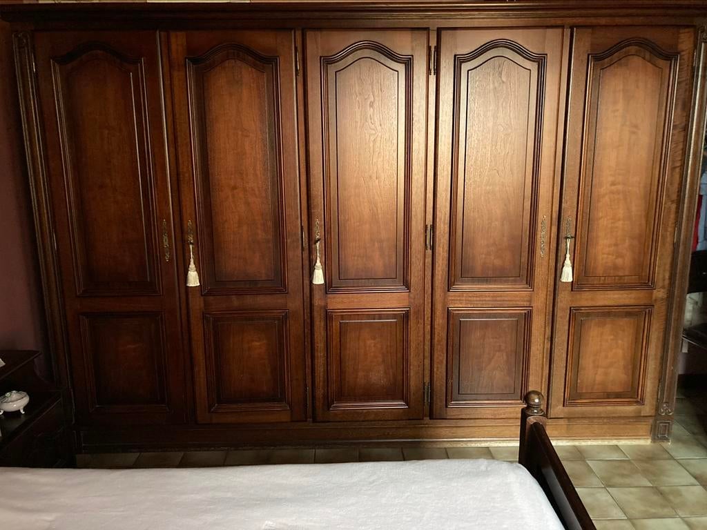 Kleerkast en commode, Huis en Inrichting, Slaapkamer | Complete slaapkamers, Ophalen, Gebruikt, Klassiek notelaar hout