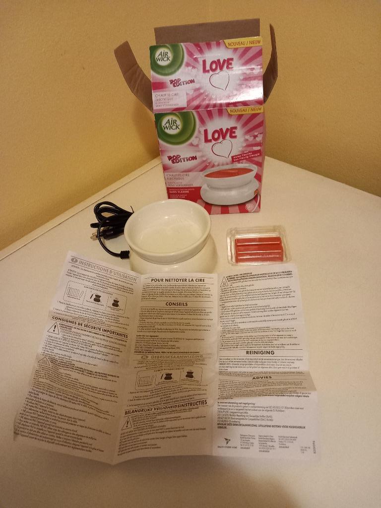 Pop love elektrische wax heater (Air wick), Huis en Inrichting, Woonaccessoires | Kandelaars en Kaarsen, Zo goed als nieuw, Kaars
