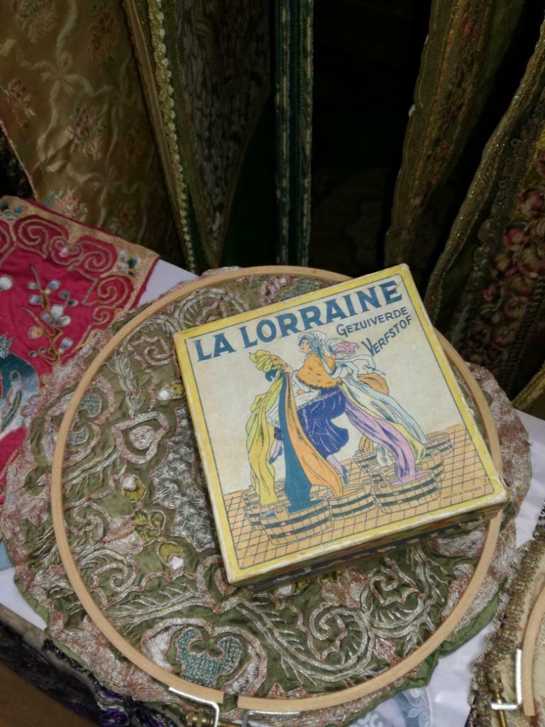 Oud doosje gezuiverde verfstof La Lorraine 22 zakjes, Antiek en Kunst, Ophalen of Verzenden