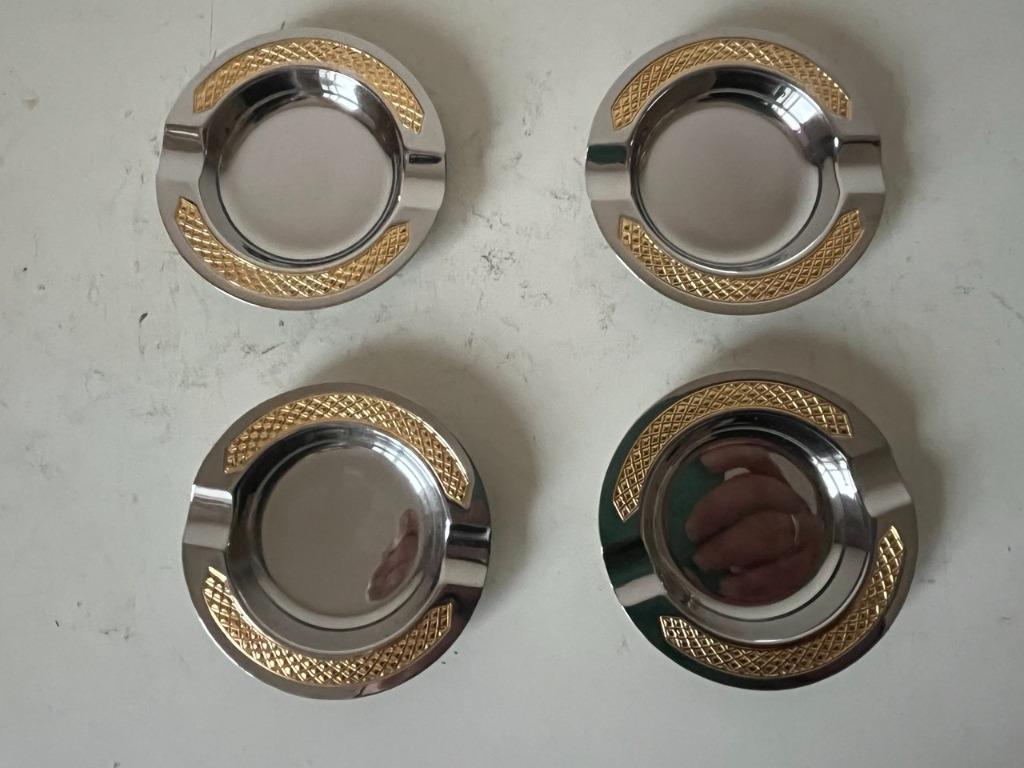 Vier kleine metalen asbakjes, Ophalen, Zo goed als nieuw, Asbak