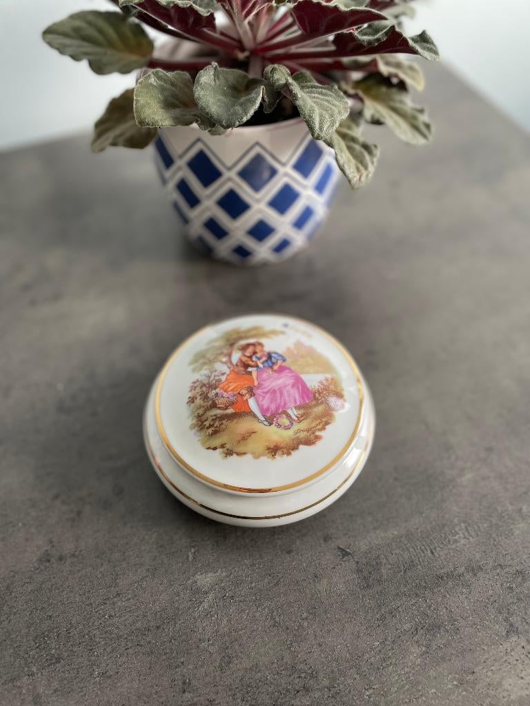 Vintage porseleinen Limoges pillendoosje, Antiek en Kunst, Ophalen