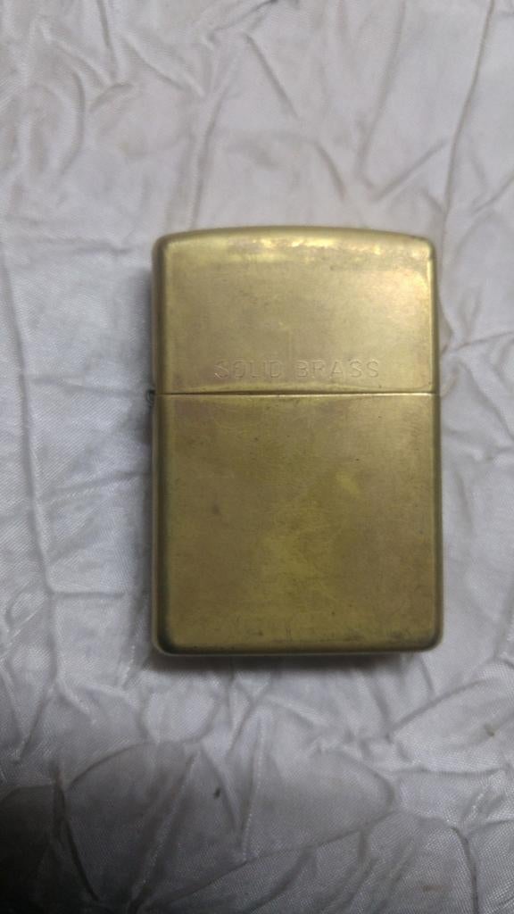 Vintage aansteker Zippo aansteker massief messing A 02 37 ve, Verzamelen, Ophalen of Verzenden, Krant