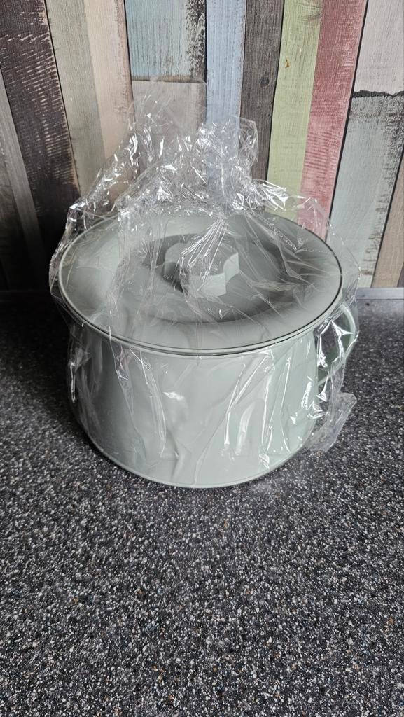 Petit pot neuf enfants, juste ouvert pour les photos. 5€, Enlèvement