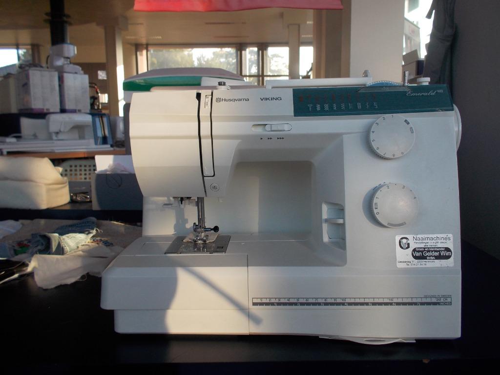 Topokkasie husqvarna emerald 118, Hobby & Loisirs créatifs, Machines à coudre & Accessoires, Utilisé, Machine à coudre, Husqvarna
