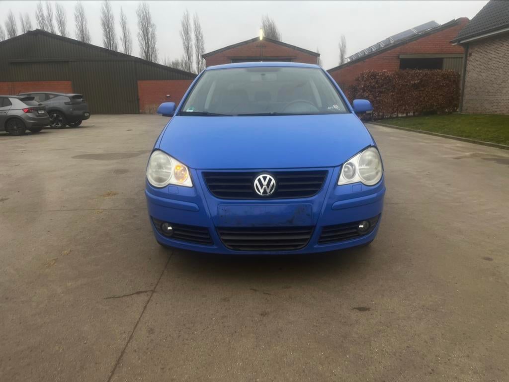 VW POLO 1.2 BENZINE UNITED UITVOERING VAN 2009 MET AIRCO, Auto's, Voorwielaandrijving, Stof, Zwart, Blauw