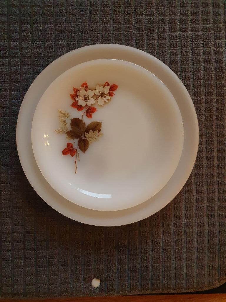 Arcopal Eglantine vintage bordenset, Antiek en Kunst, Antiek | Servies los, Ophalen of Verzenden