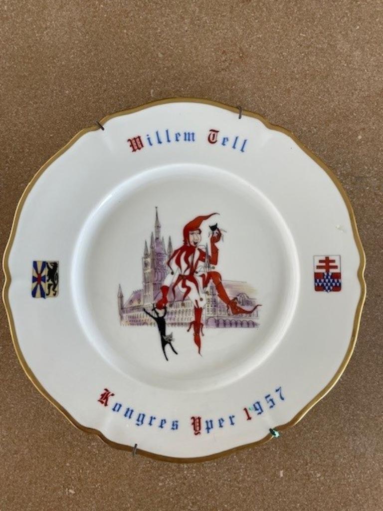 OUD SIERBORD 1957 SCHUTTERSGILDE "WILLEM TELL" IEPER KONGRES, Antiek en Kunst, Antiek | Porselein, Ophalen of Verzenden