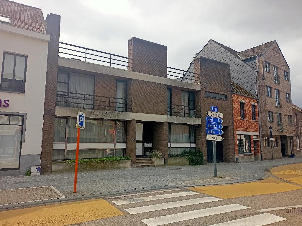 Huis met dokterspraktijk en zuidgerichte tuin te Mol, Immo, Huizen en Appartementen te koop, 1000 tot 1500 m², 275 m², 2400 MOL